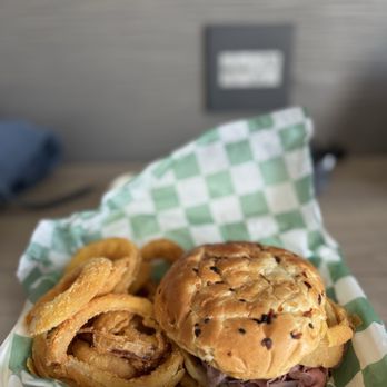 Kelly's Roast Beef - Sandwiches Near Me - Medford, Massachusetts Kelly's Roast Beef - Sandwiches Near Me - Medford, Massachusetts