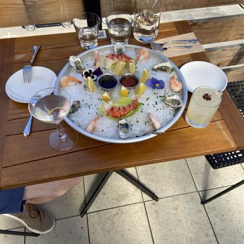 The Rooftop - Seafood platter and cocktails. - New American Near Me - Healdsburg, California The Rooftop - Seafood platter and cocktails. - New American Near Me - Healdsburg, California