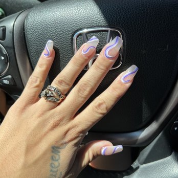 Luxury Nail Spa - Looks cute from far away but up close very botchy - Nail Salons Near Me - Tracy, California