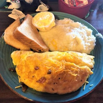 Sautee Trail Cafe - Ham, cheese and mushroom omelet with grits and toast. - Breakfast & Brunch Near Me - Clarkesville, Georgia