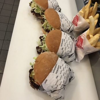 Fatburger & Buffalo's Express - 4 king, 100% lean beef, burgers with 2, crispy on the outside and soft in the inside, fat fries.  Food made with passion! - Burgers Near Me - Pasadena, California