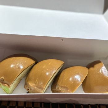 Scoops - Carmel apples cut requested - Ice Cream & Frozen Yogurt Near Me - Sugar Hill, Georgia