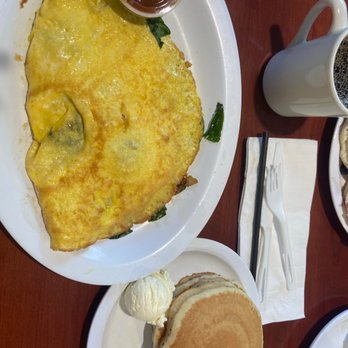 Eggs 'n Things - Waikiki Beach Eggspress - Veggie Omelet - Breakfast & Brunch Near Me - Honolulu, Hawaii