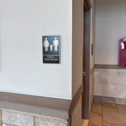Texas Highway Rest Stop - Family RR available