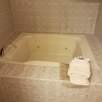 Blue Heron Inn - Spa Suite Tub - Hotels Near Me - Laporte, Indiana