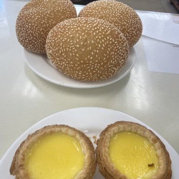 Ginger & Garlic - Coconut Mochi Ball and Baked Egg Custard Tart - Dim Sum Near Me - Honolulu, Hawaii