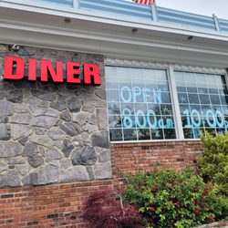 Croton Colonial Restaurant & Diner - The hours NEED to improve!!!!!!
