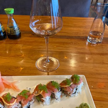 Cutters Crabhouse - Spicy Sashimi Ahi Roll - Seafood Near Me - Seattle, Washington Cutters Crabhouse - Spicy Sashimi Ahi Roll - Seafood Near Me - Seattle, Washington
