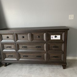Dresser