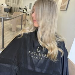 Cashmere Salon - Babylights + tip-outs for a bright, dimensional blonde