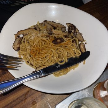 Yard House - Shiitake Garlic Noodles - New American Near Me - Springfield, Virginia Yard House - Shiitake Garlic Noodles - New American Near Me - Springfield, Virginia