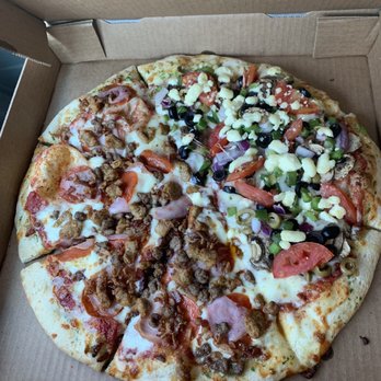 Central Lake Pizza - 1/2 Roadrunner & 1/2 Z-28 pie. Just lovely on regular crust! - Pizza Near Me - Central Lake, Michigan