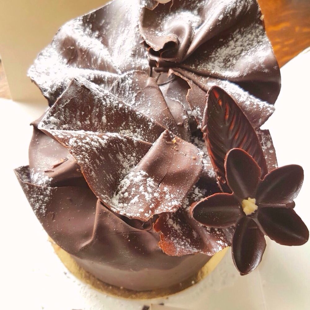 Poulet Jérome - Feuille d'automne, a perfect cake layered with chocolate mousse and meringue. A chocolate lover's dream come true! - Bakeries Near Me - Compiègne, 60 Poulet Jérome - Feuille d'automne, a perfect cake layered with chocolate mousse and meringue. A chocolate lover's dream come true! - Bakeries Near Me - Compiègne, 60