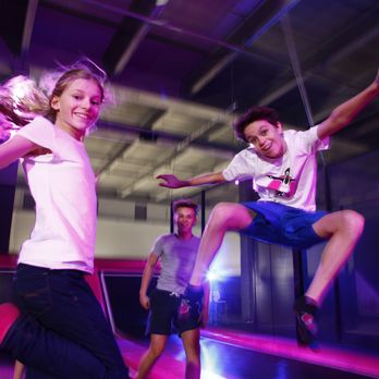 SPRUNG.RAUM - SPRING DEIN DING - Trampoline Parks Near Me - Hamburg, HH