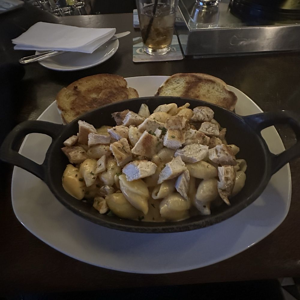 Fado Irish Pub - Guinness Mac & cheese, added chicken - Irish Near Me - Philadelphia, Pennsylvania Fado Irish Pub - Guinness Mac & cheese, added chicken - Irish Near Me - Philadelphia, Pennsylvania