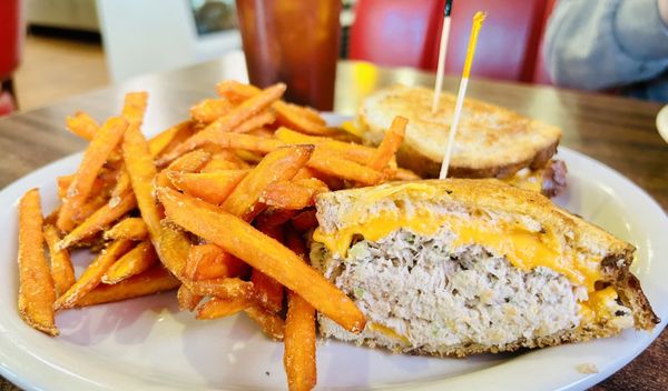 Cindi’s NY Deli & Restaurant by null