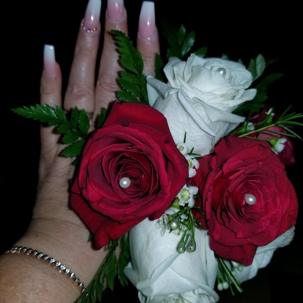 Exotic Florist - Red & White Roses - Florists Near Me - Las Vegas, Nevada Exotic Florist - Red & White Roses - Florists Near Me - Las Vegas, Nevada