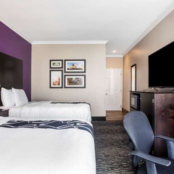 La Quinta by Wyndham Columbus - Guest room - Hotels Near Me - Columbus, Texas La Quinta by Wyndham Columbus - Guest room - Hotels Near Me - Columbus, Texas