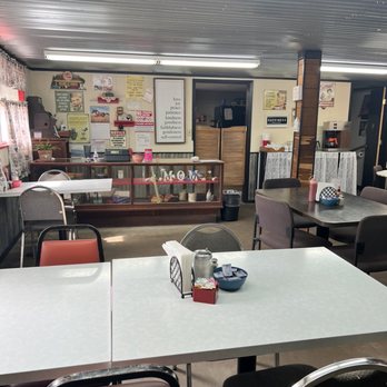 Country Pickens Cafe - Inside - Cafes Near Me - Comanche, Texas