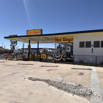 Colonel Mustard Hot Dogs - Parking and front - Hot Dogs Near Me - Holbrook, Arizona Colonel Mustard Hot Dogs - Parking and front - Hot Dogs Near Me - Holbrook, Arizona