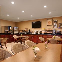 Best Western The Inn & Suites Pacific Grove - Breakfast Area