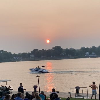 Captains Quarters Riverside Grille - Outdoor seating - Seafood Near Me - Prospect, Kentucky