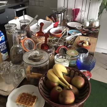 Lekkerurlaub - Breakfast (sometimes there are waffles and ask them to toast it for you!) - Hostels Near Me - Berlin, BE