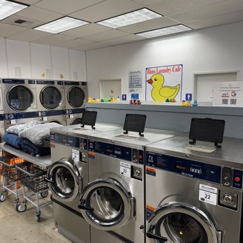 Bims Laundry Cafe - "economy size" washers - Dry Cleaning Near Me - Everett, Washington Bims Laundry Cafe - "economy size" washers - Dry Cleaning Near Me - Everett, Washington