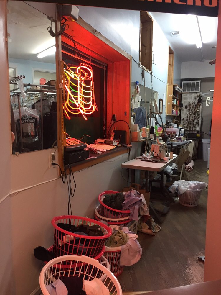 TOP CLEANERS Updated September 2024 14 Reviews 1201 W Roscoe St