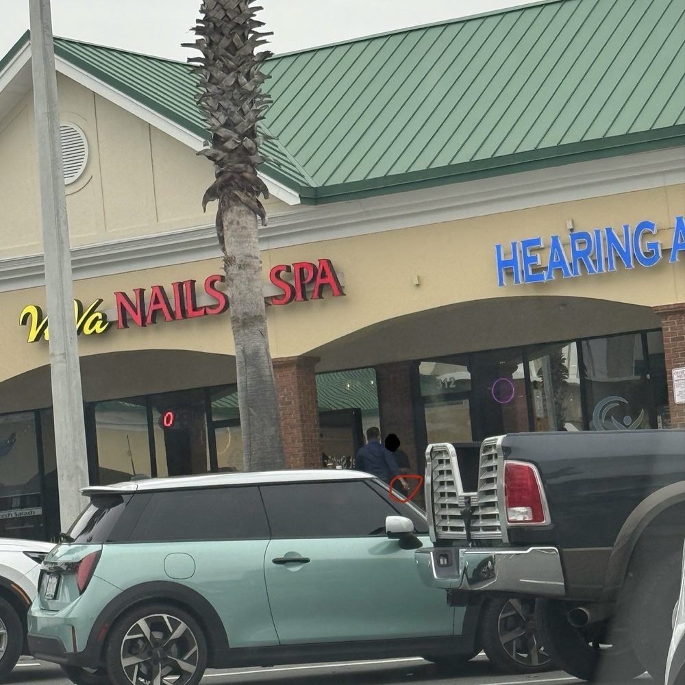 The manager smoking right at the salon entrance. The manager smoking right at the salon entrance.