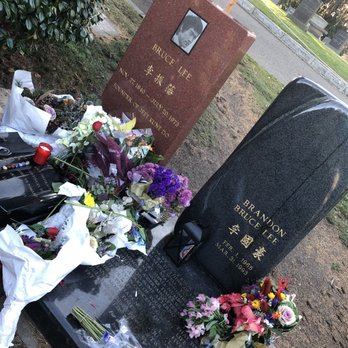 Bruce Lee and Brandon Lee Gravesite - Much love from many! - Landmarks & Historical Buildings Near Me - Seattle, Washington Bruce Lee and Brandon Lee Gravesite - Much love from many! - Landmarks & Historical Buildings Near Me - Seattle, Washington
