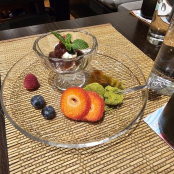 Hana Izumi - Duo dessert (matcha mochi and red bean) - Japanese Near Me - Millbrae, California Hana Izumi - Duo dessert (matcha mochi and red bean) - Japanese Near Me - Millbrae, California