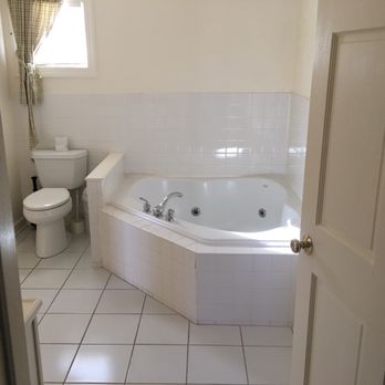 The Oaks Waterfront Hotel - Hotels Near Me - Easton, Maryland