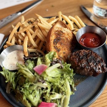 Earls Kitchen + Bar - 4oz steak frites - pretty good - New American Near Me - Nashville, Tennessee