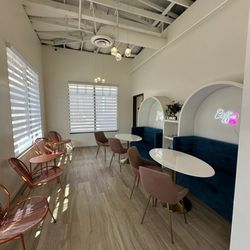 Love Brew - Seating area