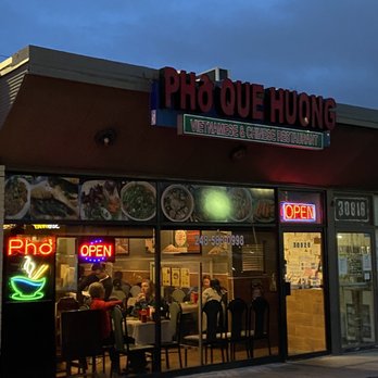 Que Huong Restaurant