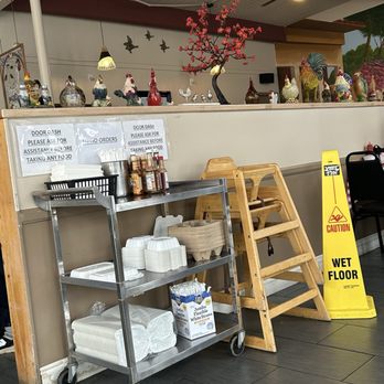 Galloping Hen - Inside - Breakfast & Brunch Near Me - Ventura, California