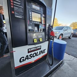 Costco Gasoline - Fill 'er up.