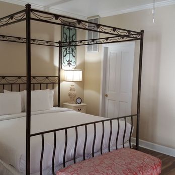 The Rigdon House - Room 14 - King Suite. Beautifully remodeled and comfortable room - Hotels Near Me - Cambria, California