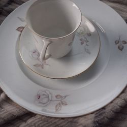 Fishing 4 Junk - It has gold trim and roses its a beautiful piece of work