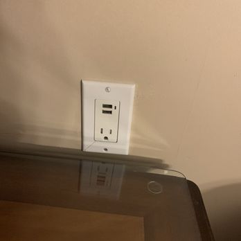 Butterfly Grove Inn - Smart charging plugs. - Hotels Near Me - Pacific Grove, California
