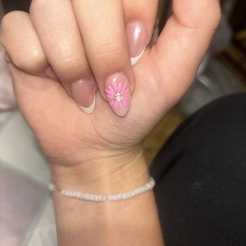 LA Nails - Middle nail - Nail Salons Near Me - Forest Lake, Minnesota