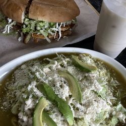 El Paso Los Contreras Restaurant - Torta de milanesa y enchiladas verdes con una agua de horchata