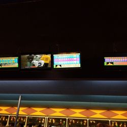 Palace Bowling & Entertainment Center - Tv's in between game screens