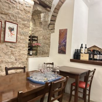 Osteria del Buchetto - Cozy dinning area - Italian Near Me - Spello, PG Osteria del Buchetto - Cozy dinning area - Italian Near Me - Spello, PG