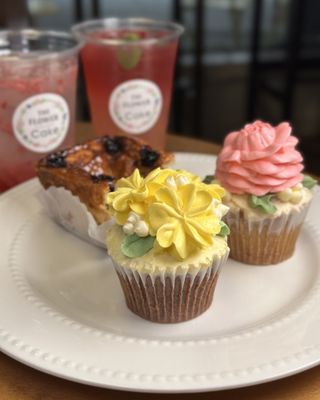 The Flower Cake Café by null