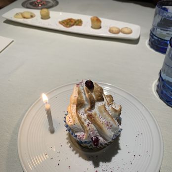 Maman Zari - Birthday cupcake - Persian/Iranian Near Me - Chicago, Illinois Maman Zari - Birthday cupcake - Persian/Iranian Near Me - Chicago, Illinois