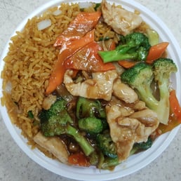 a plate of chicken, broccoli, and rice a plate of chicken, broccoli, and rice