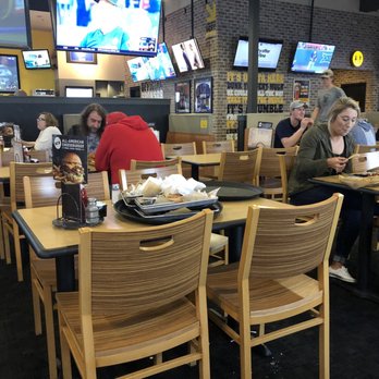 Buffalo Wild Wings - American Near Me - Waukesha, Wisconsin