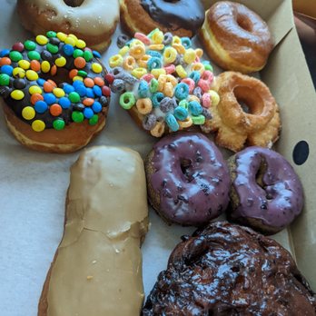 Randy's Donuts - Our haul - Donuts Near Me - Burbank, California Randy's Donuts - Our haul - Donuts Near Me - Burbank, California
